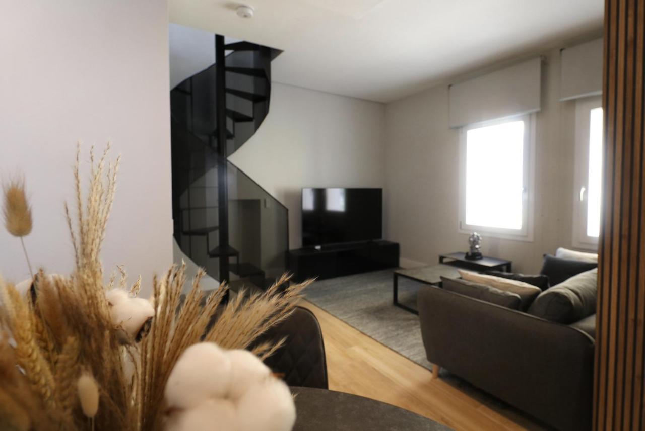 Luxurious Big Townhouse - Large Terrace - Historical Centre - Highest Quality - Fully Equipped - Renovated Apartment Olbia